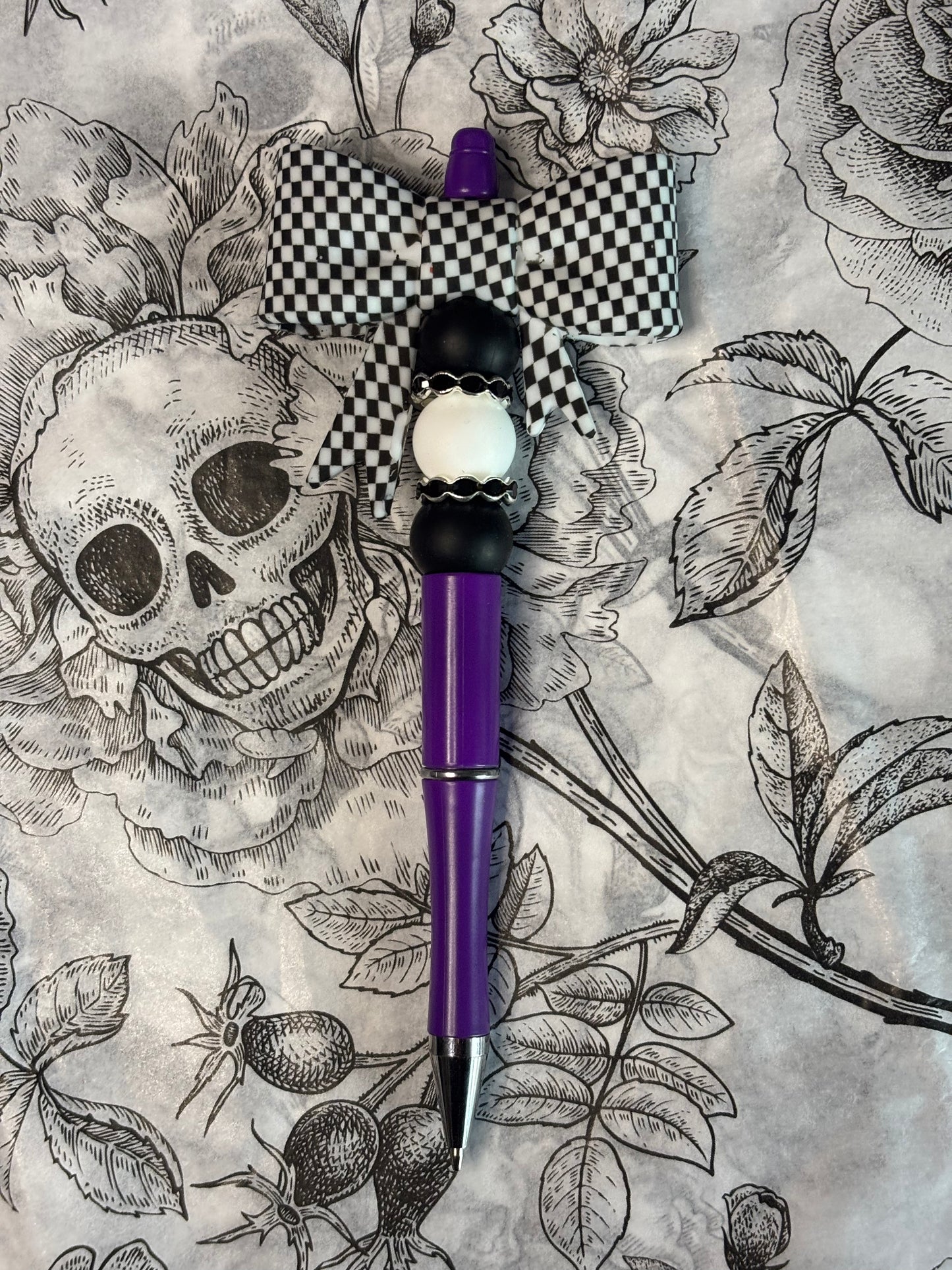 Checkered Bow Pen